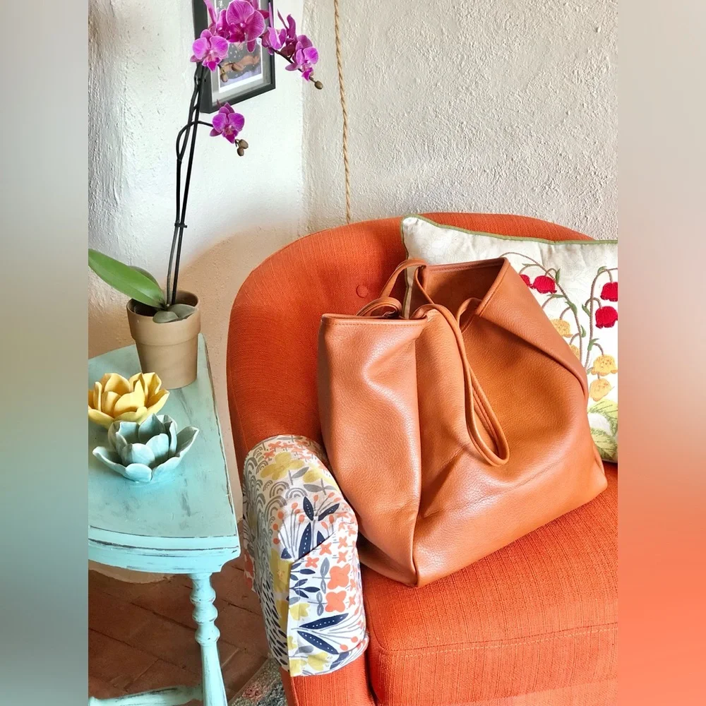 Hoxis Hesperidium Orange Vegan-Friendly PU Leather Extra Large Tote - Picture 4 of 7